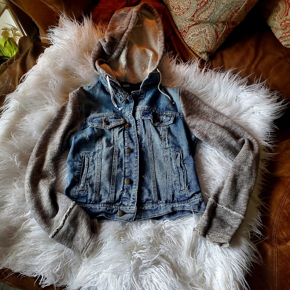 FREE PEOPLE Distressed Denim jacket with removable hood